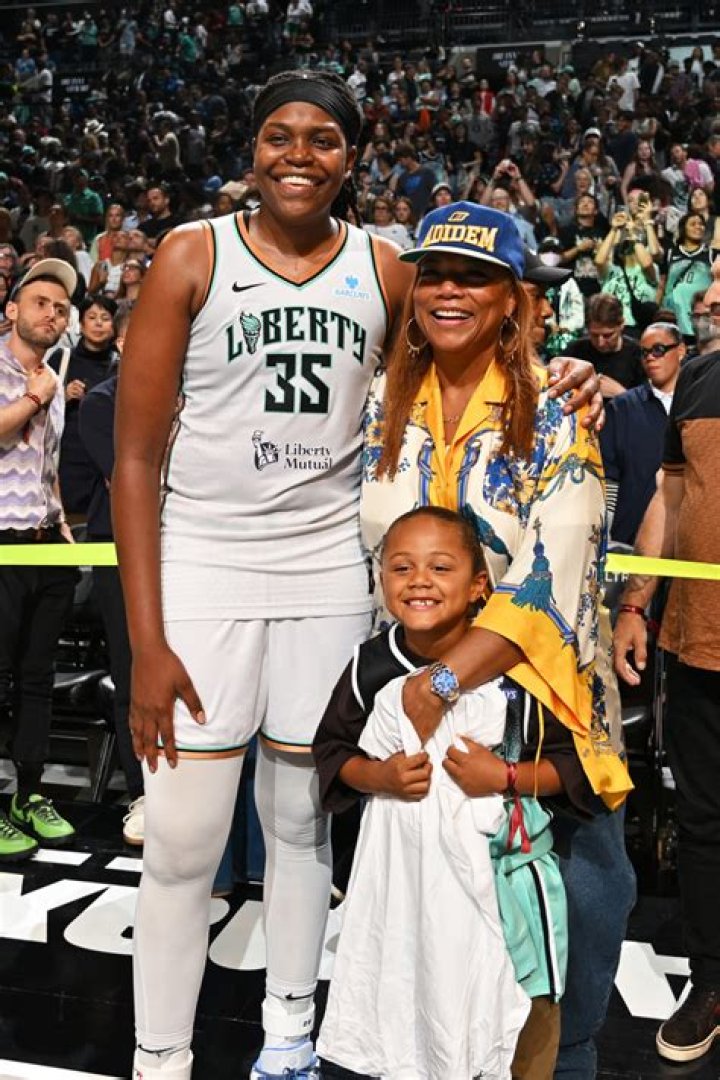 Unveiling The Unbreakable Bond: Queen Latifah's Sibling Connection